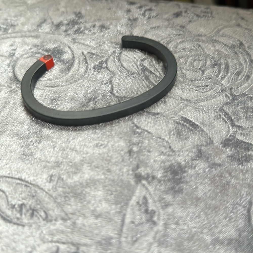 Cape clasp bracelet